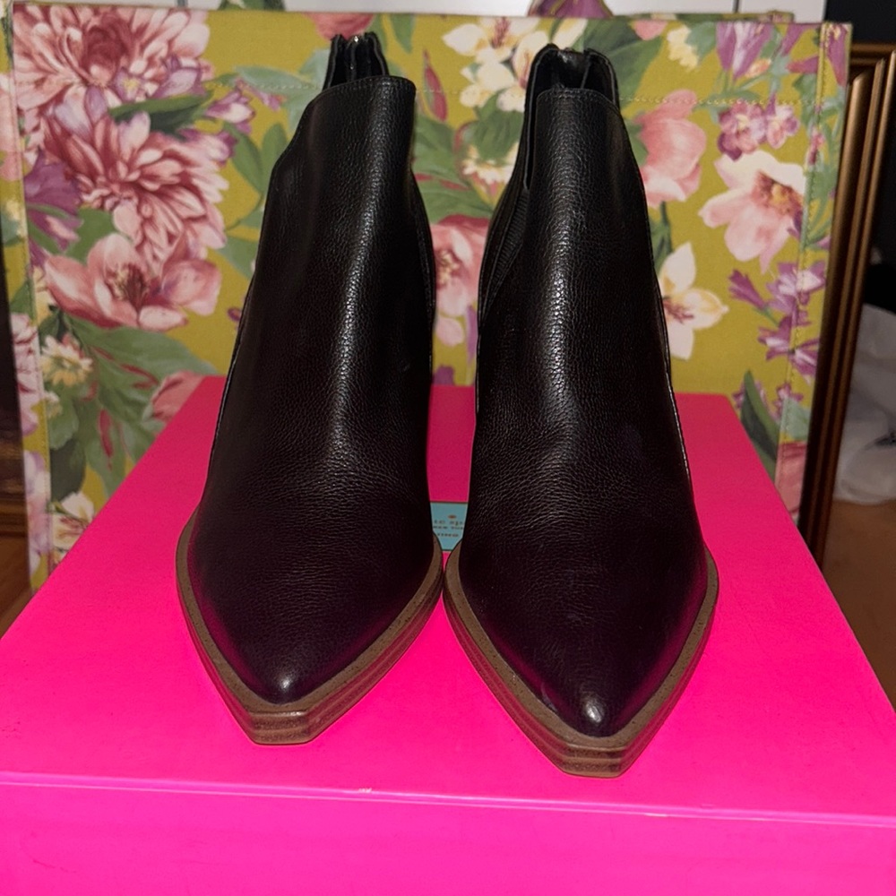 Vince Camuto black ankle boot with brown trim size 7